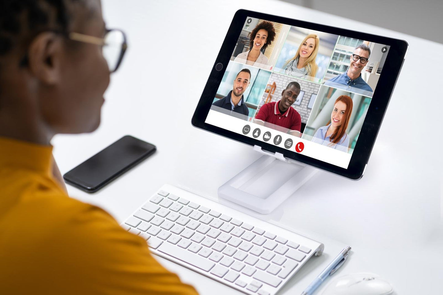 Grundig bordstativ til mobil og pad